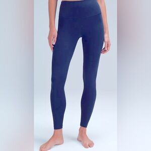 lululemon Align™ High-Rise Pant - Navy - Sz 6. 28" inseam. Excellent Condition